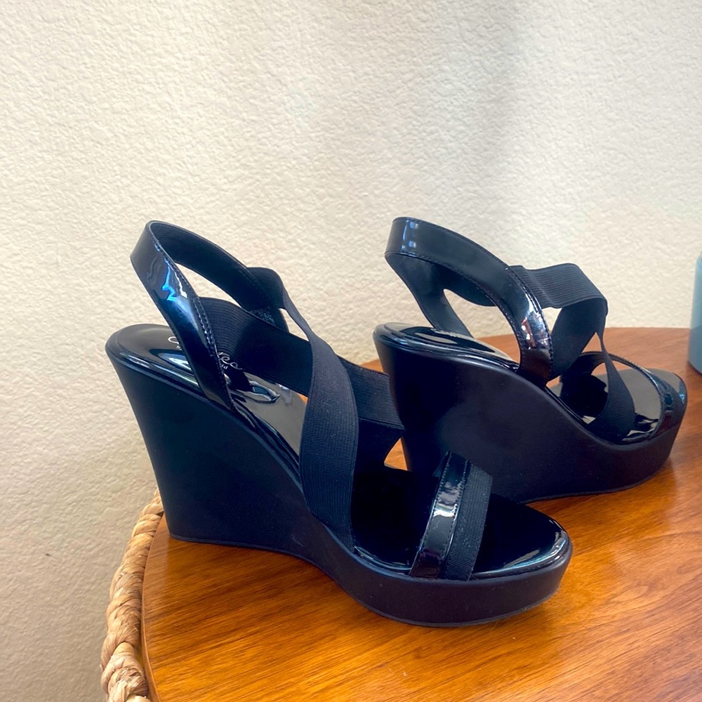 Black flex-strap wedge heels